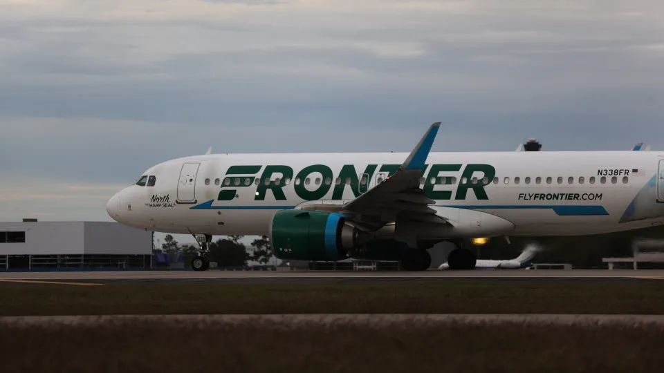 Pedestre morre atropelado por avião no aeroporto de Denver; há 12 feridos