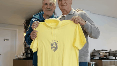 Pentacampeão com a seleção, Felipão é homenageado na Granja Comary