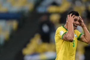 Perguntas sobre Neymar irritam Casemiro antes de treino da seleção brasileira