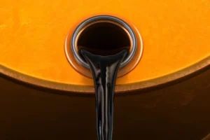 Petróleo chega a subir 3,7% e atinge maior valor em dez dias após fim de reuniões entre EUA e China