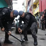 Polícia Militar faz operação para retirar barricadas do tráfico em Paraisópolis