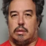 Polícia investiga se pai filmava tortura de menino acorrentado em SP