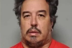 Polícia investiga se pai filmava tortura de menino acorrentado em SP