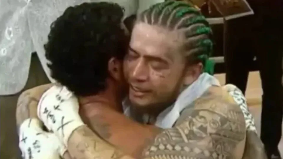 Popó vence Whindersson em luta com cara de amistoso e vaias no Fight Music Show