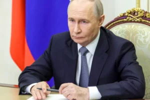 Putin visita a China na próxima semana para "fortalecer parceria"