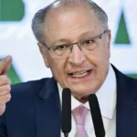 Quem tem que portar arma é a polícia, que é profissional, diz Geraldo Alckmin