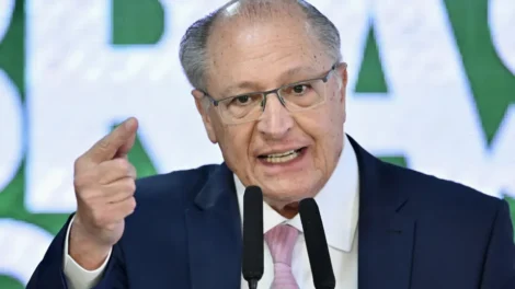 Quem tem que portar arma é a polícia, que é profissional, diz Geraldo Alckmin