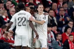 Real Madrid: Rüdiger dá tapa em Carreras; Mbappé vira alvo de críticas