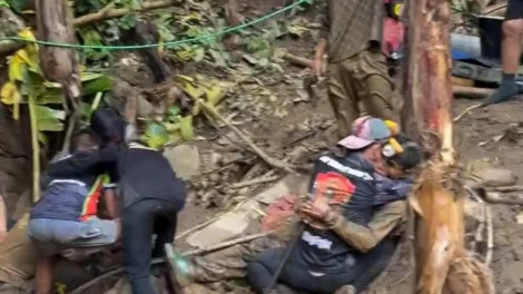 Resgatadas mais quatro pessoas de gruta inundada no Laos; vídeo
