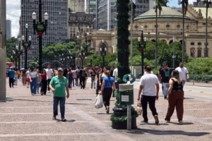 São Paulo tem previsão de calor de 28°C e chuva fraca na tarde desta terça (5)