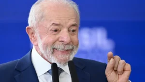 Lula cobra maior agilidade de BB e Caixa na liberação de crédito a motoristas de app e táxi