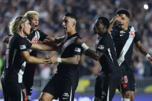 Sob pressão em São Januário, Vasco precisa vencer o Barracas para avançar na Sul-Americana