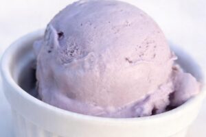 Sorvete feito com lavanda faz sucesso em sorveteria de sabores ‘exóticos’ em Maringá