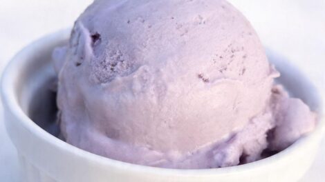 Sorvete feito com lavanda faz sucesso em sorveteria de sabores ‘exóticos’ em Maringá