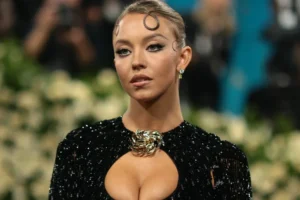 Sydney Sweeney volta a repercutir após cena quente e topless em 'Euphoria'