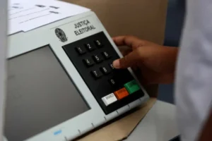TSE faz novos testes de segurança na urna eletrônica