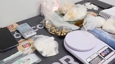 Tio e sobrinho são presos suspeitos de gerenciar central de distribuição de drogas por delivery em Maringá
