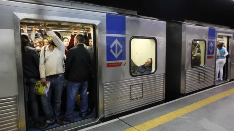 Tiroteio em estação de metrô no centro de SP deixa cinco feridos e afeta circulação de trens