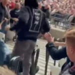 Torcedores do Arsenal são empurrados em escada após jogo em Londres; veja