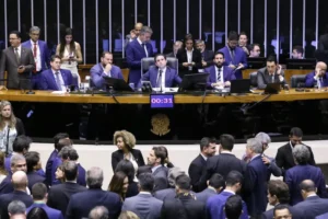 Transparência Internacional diz que Câmara 'premia irregularidades' e favorece desinformação