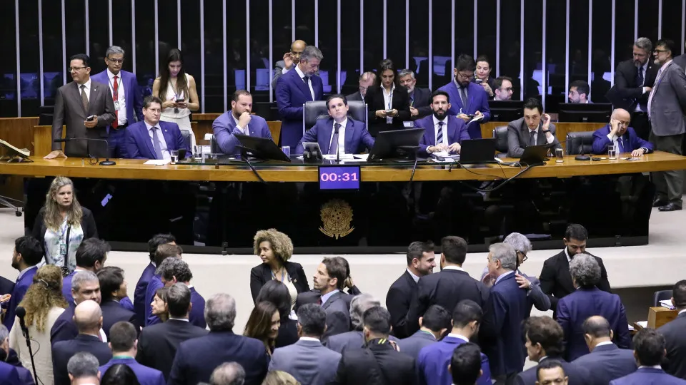 Transparência Internacional diz que Câmara 'premia irregularidades' e favorece desinformação