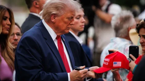 Trump diz que negociações com Irã estão “por um fio”