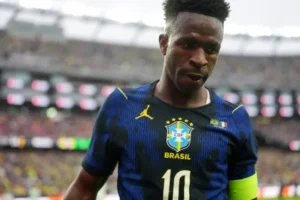 'Vamos dar a vida': Vini Jr. celebra convocação para Copa do Mundo