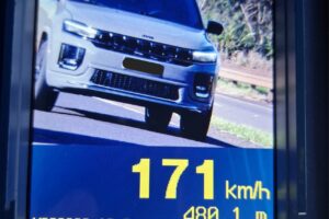 Veículo é flagrado a 171 km/h na PR-323 KM 158 em Paiçandu