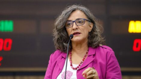 Vereadora Professora Ana Lúcia cobra Procon de Maringá sobre orientação ao comércio após alerta da Anvisa sobre produtos da Ypê