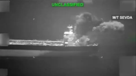 Vídeo: EUA atacam dois petroleiros iranianos. "Violavam bloqueio dos EUA"