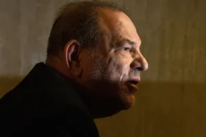 Weinstein tem 3º julgamento por estupro anulado após júri sem veredito