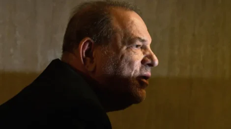 Weinstein tem 3º julgamento por estupro anulado após júri sem veredito