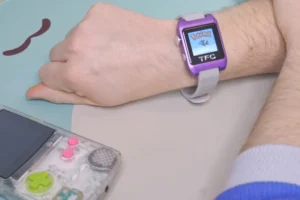 Youtuber cria relógio que também é um Game Boy; veja!