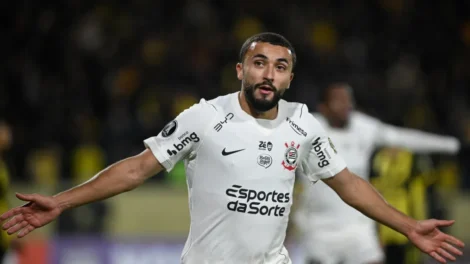 Zakaria desencanta, Corinthians empata e garante liderança na Libertadores