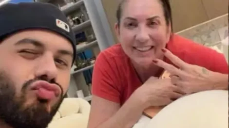Zé Felipe posta com ex-sogra e comenta fotos de Virginia Fonseca na web