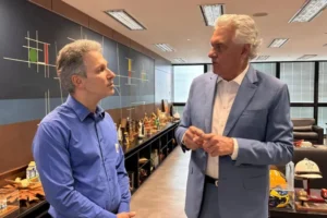 Zema não descarta aliança com Caiado para viabilizar outro nome da direita ainda no 1º turno