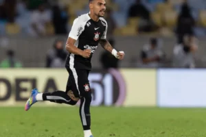 Zenit prepara oferta milionária, mas Matheuzinho quer ficar no Corinthians