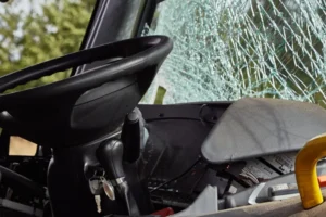 Acidente de ônibus com time de basquete deixa ao menos 7 mortos no CE