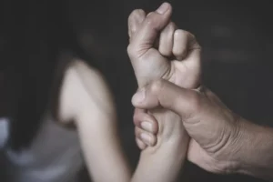 Adolescente diz ter sofrido estupro coletivo em festa com amigos em MG