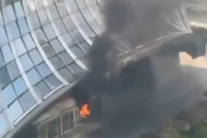 Aeronave atinge o maior arranha-céus de Pequim
