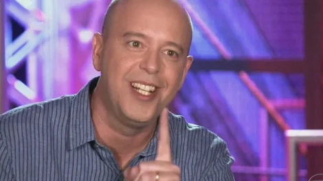 Alex Escobar passa mal ao vivo na Globo, e Fred Bruno esclarece a situação
