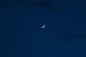Alinhamento de Lua e três planetas fica visível a olho nu; imagens