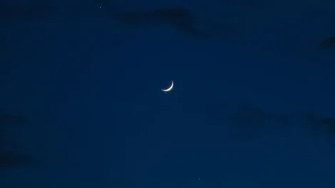 Alinhamento de Lua e três planetas fica visível a olho nu; imagens