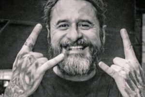 Amigos e familiares prestam última homenagem a Juninho, dono do Tribo’s Bar
