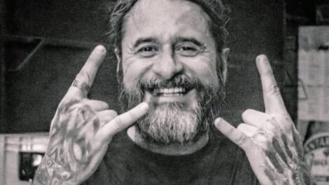 Amigos e familiares prestam última homenagem a Juninho, dono do Tribo’s Bar