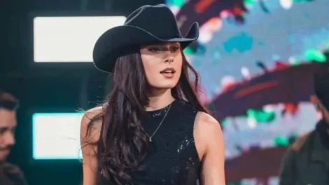Ana Castela esclarece ida ao hospital e diz que adiou cirurgia