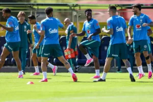 Ancelotti testa nova formação e esboça time com três zagueiros