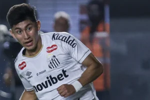 Após meses de negociação, Santos acerta a renovação contratual de Miguelito