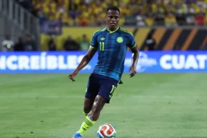Após polêmica com presidente, Colômbia bate Jordânia com gols de Jhon Arias