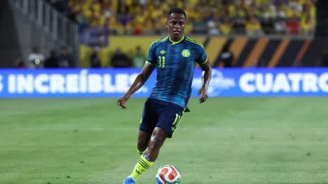 Após polêmica com presidente, Colômbia bate Jordânia com gols de Jhon Arias